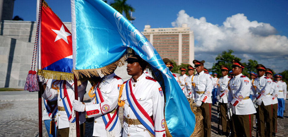 „Egyre igazságtalanabb a nemzetközi rend”: díszőrség a havannai Jose Marti-emlékműnél csütörtökön