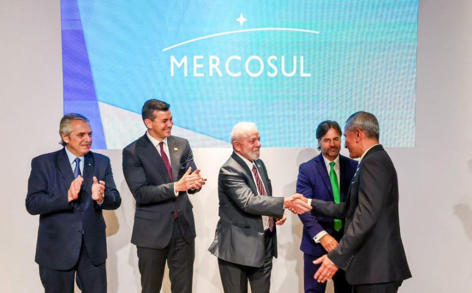 Kormányfők a 2023-as brazíliai Mercosur-csúcstalálkozón Brazíliában