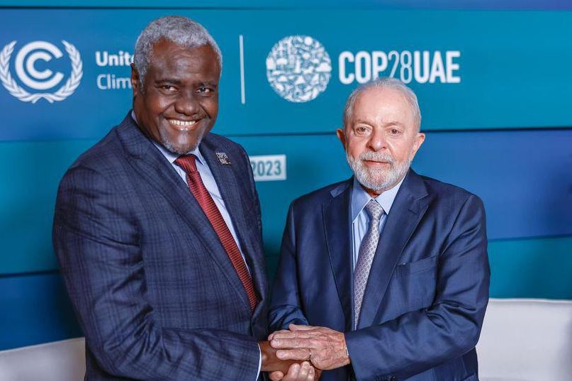 Luiz Inácio Lula da Silva brazil elnök és Moussa Faki, az Afrikai Unió elnöke a COP28 konferencián