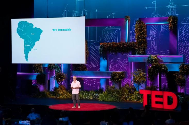 Ramón Méndez Galain a TED Countdown Summit 7. ülésén beszél 2023. július 14-én Detroitban