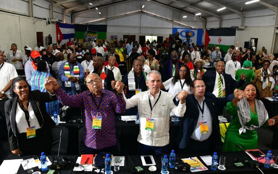 A konferencia néhány küldöttje. Az ICAP elnöke, González Llort a jobb szélső sorban, tőle balra Kuba dél-afrikai nagykövete, Enrique Orta González