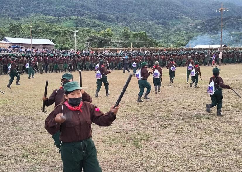 Az EZLN milicistái a cumbia ritmusára gyakoroltak fabotokkal