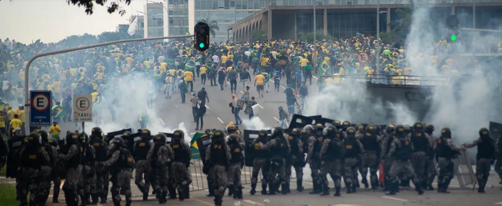 Bolsonaro volt elnök hívei megrohamozták a kormány épületeit a brazil fővárosban