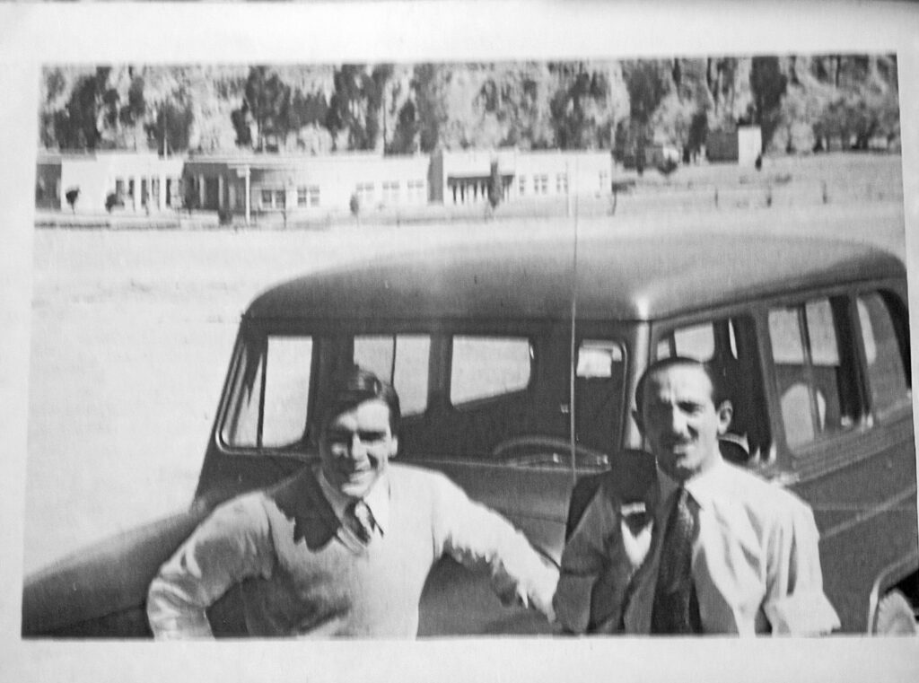 Calica Ferrer (jobbra) barátjával, Ernesto Guevarával utazik
