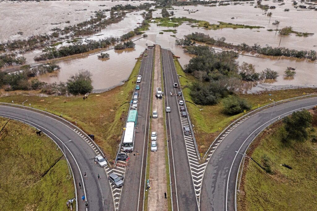 Brazília déli Rio Grande do Sul államában sok utcát elárasztott a víz, mint itt Canoasban