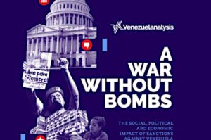 „Egy háború bombák nélkül”: a venezuelanalysis könyvének borítója