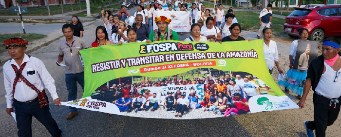 Tüntetés a perui Fospa előtalálkozójának kezdetén Tarapotóban