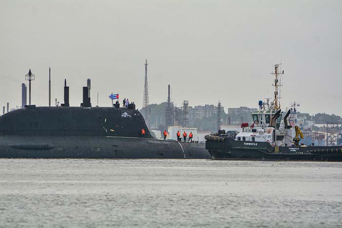 Az orosz Kazan tengeralattjáró Havanna kikötőjében