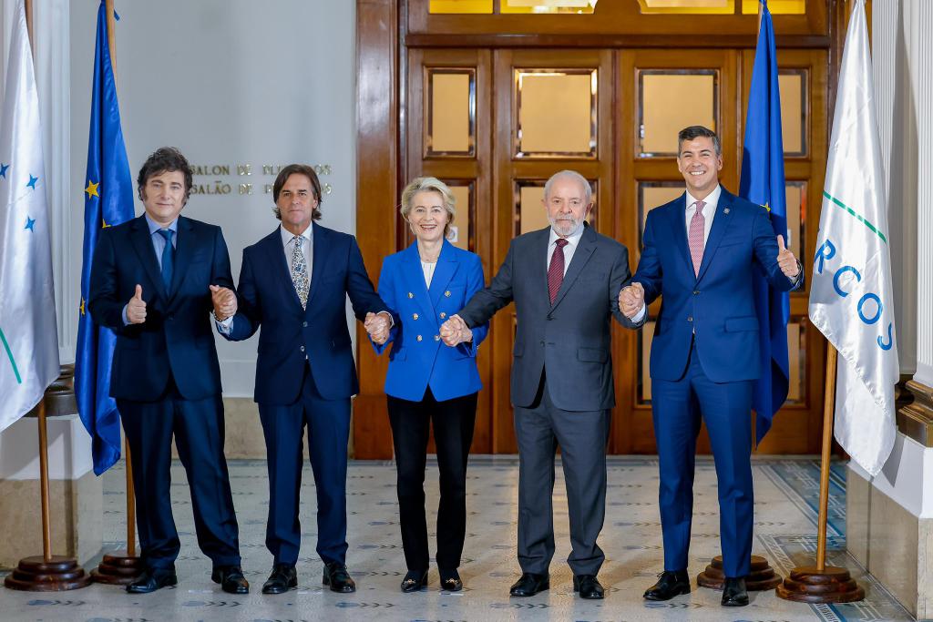 A Mercosur-országok államfői és von der Leyen uniós biztos december 6-án Montevideóban írták alá a szerződést