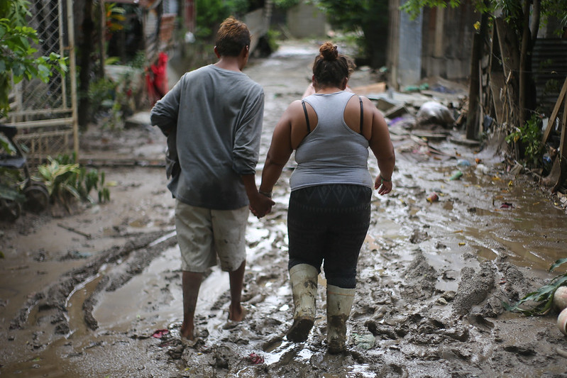 Honduras lakói folyamatos környezeti katasztrófáknak vannak kitéve. A hurrikánok nemcsak a termésüket, hanem az otthonaikat is elpusztítják.