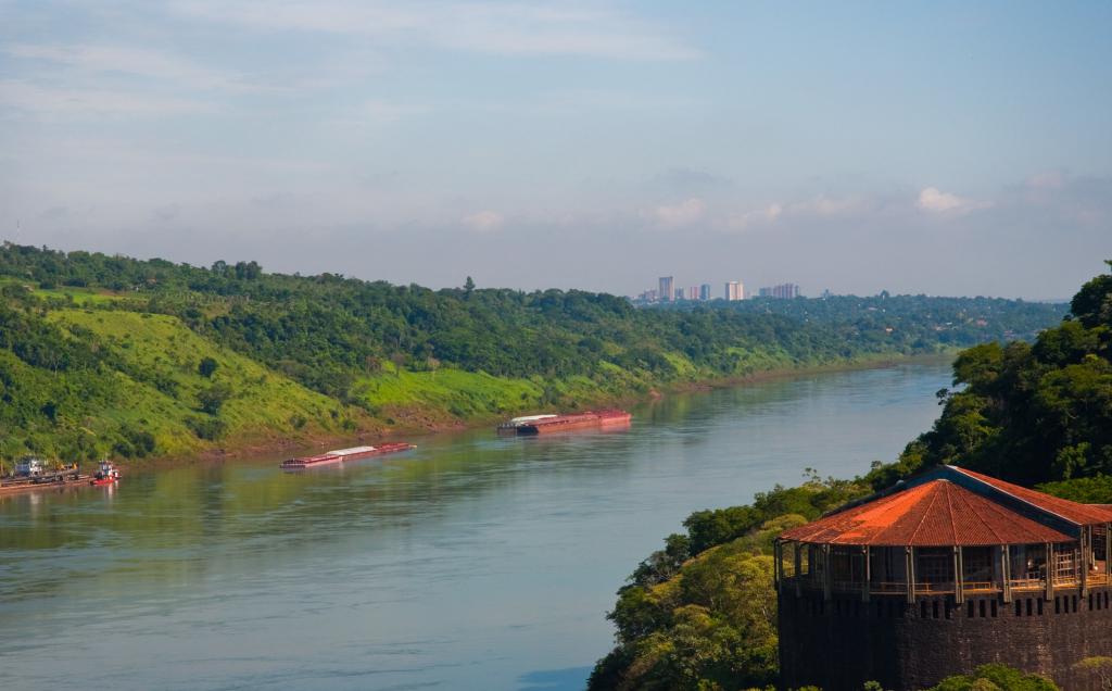 A Paraguay folyó fontos közlekedési ütőér