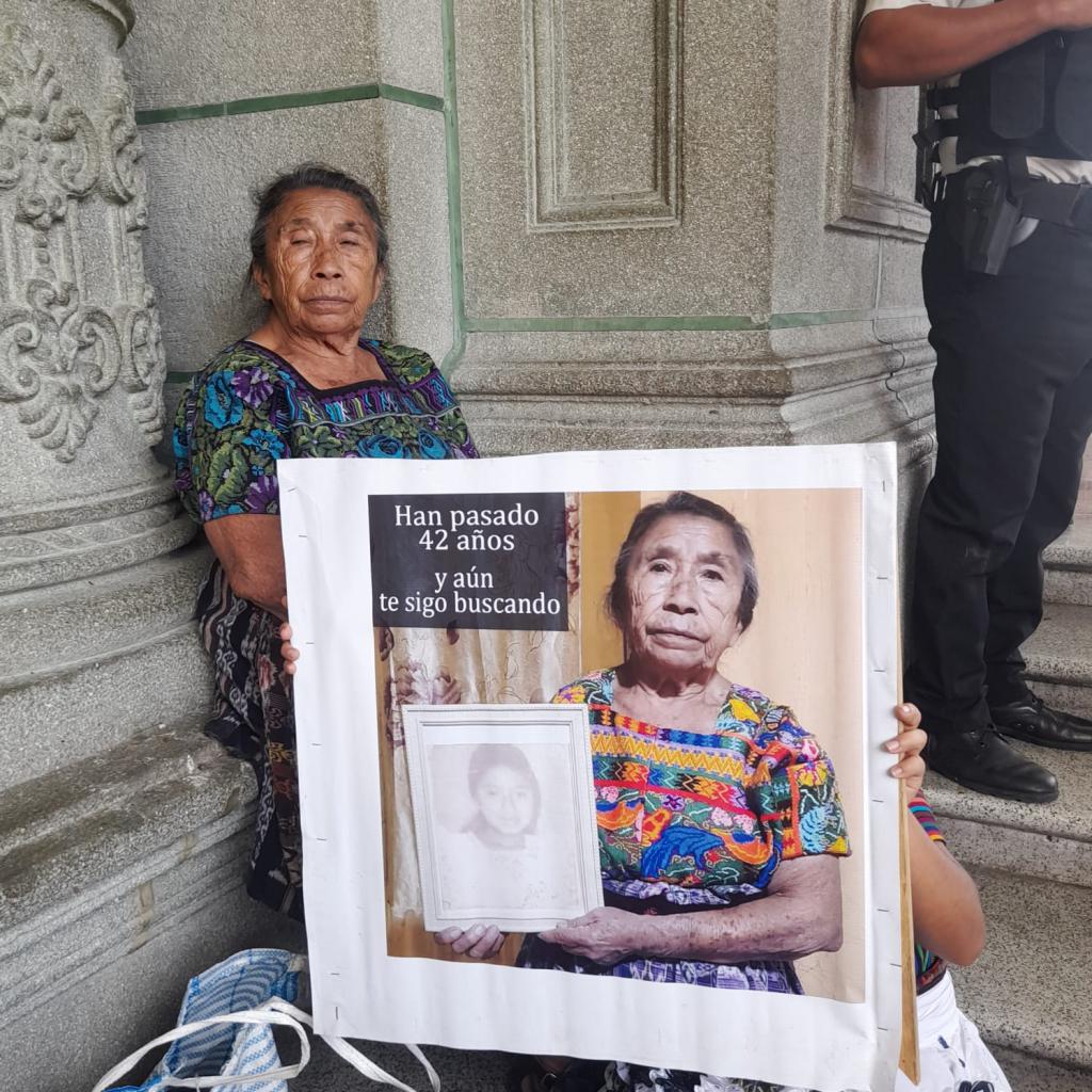 Guatemalában sokan évtizedek óta keresik a háború alatt eltűnt rokonaikat