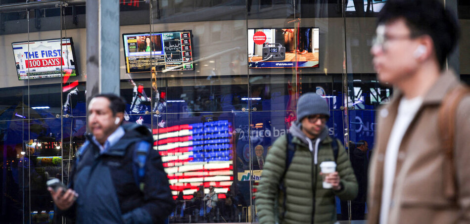 Megrémült jenkik tántorognak a Times Square-en