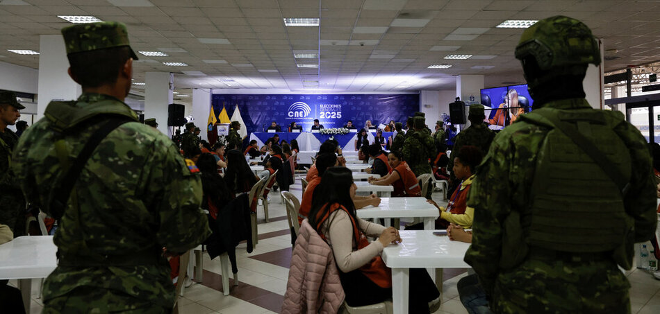 Az utcán és a szavazatszámlálásnál: a katonaság mindenütt jelen volt a választás napján