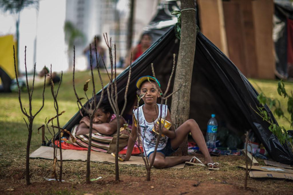 Egy hajléktalan család. Az érintettek többsége fekete