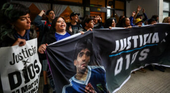 Miért halt meg Maradona?