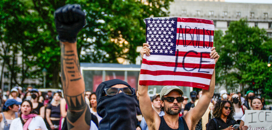 A tömeges tiltakozások az ICE bevándorlási hatóság ellen egyre nagyobb lendületet vesznek