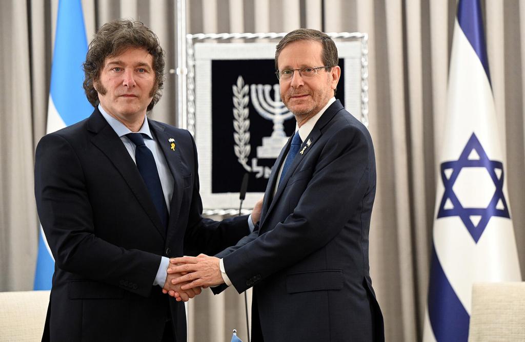 Javier Milei az izraeli elnökkel, Jitzchak Herzoggal 2024 februárjában Jeruzsálemben