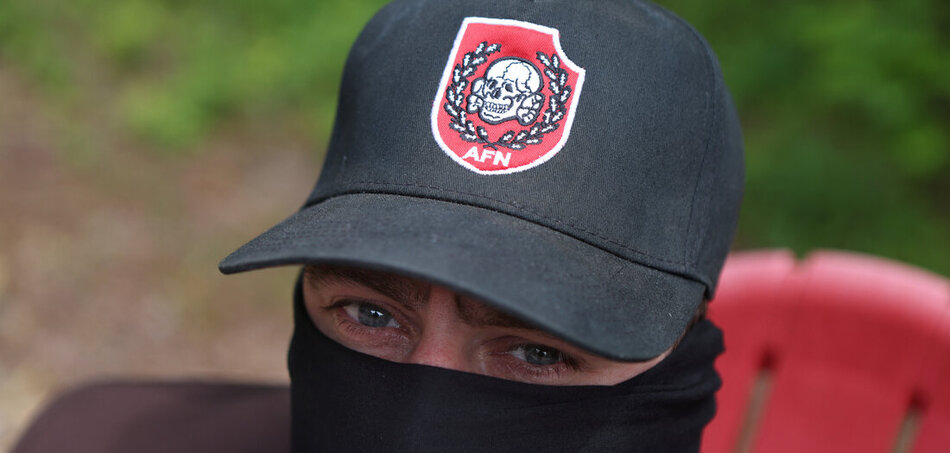 A Waffen-SS koponyája az emblémában: Az „Aryan Freedom Network” egyik aktivistája Oklahoma déli részén