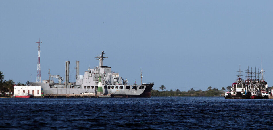 Éberen a fenyegetés ellen: venezuelai hadihajó Puerto Cabello kikötőjében