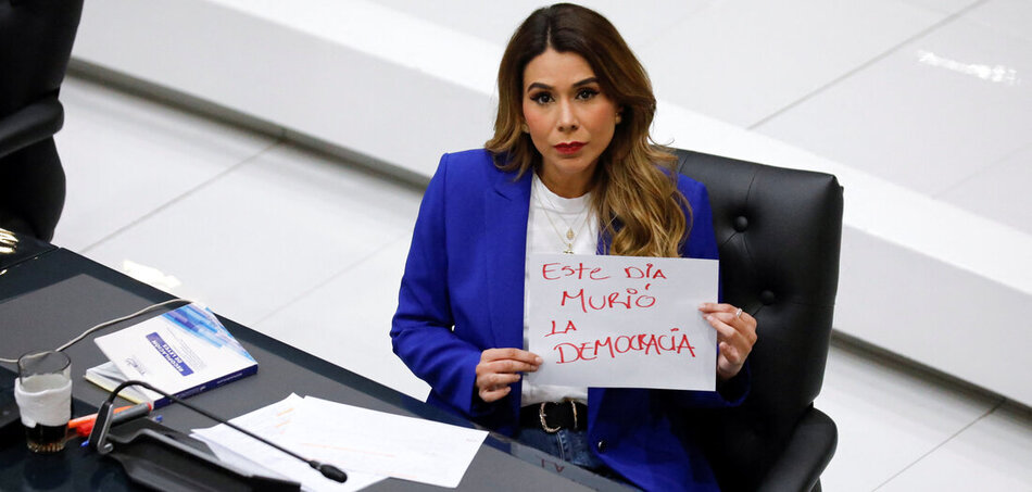 „Ezen a napon meghalt a demokrácia”: Marcela Villatoro képviselő ellenezte az úgynevezett alkotmányreformot