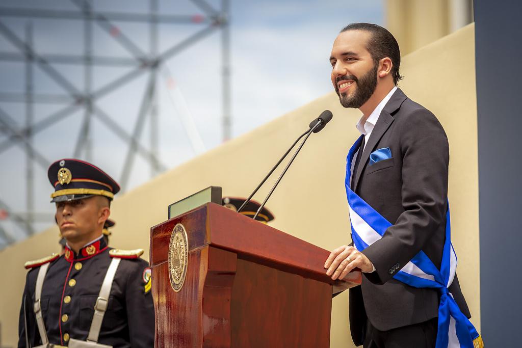 Nayib Bukele államelnököt nem zavarja, hogy diktátornak nevezik