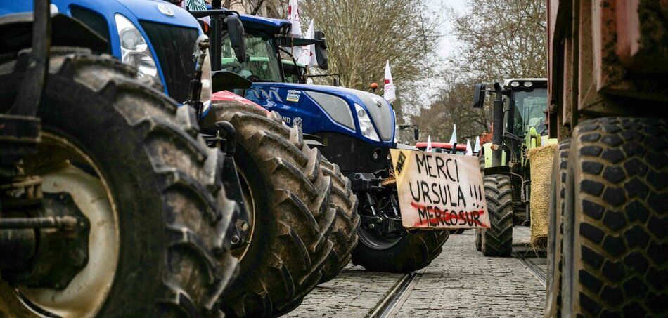 A dömpingimport ellen, de a dömpingexport mellett: európai gazdák Dijonban, 2024.12.11-én