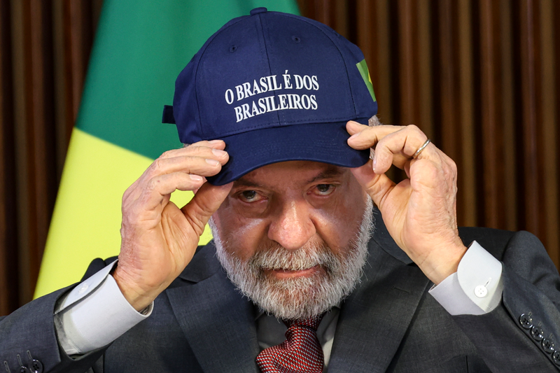 A sapkán lévő felirat: „Brazília a braziloké”