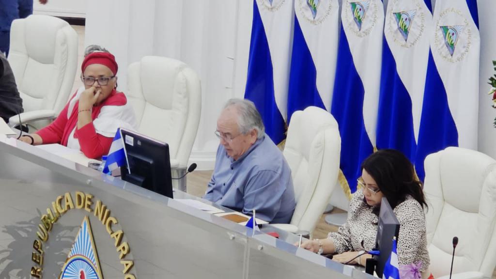 Gustavo Porras, a nicaraguai nemzetgyűlés elnöke bemutatja a globális kormányzásról szóló határozatot
