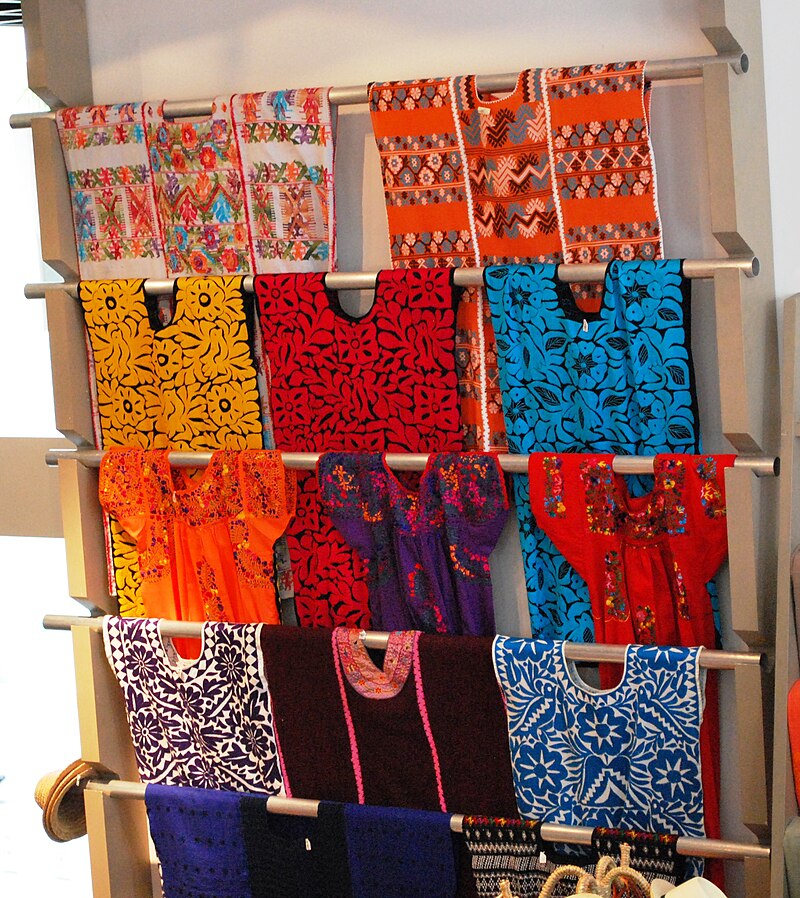 Huipil blúzok a mexikóvárosi Néprajzi Múzeumban