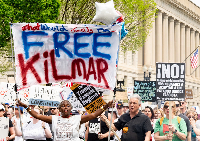 Tüntetés Washington-ban a fasizmus ellen és Kilmar Ábrego szabadon bocsátásáért 2025 áprilisában