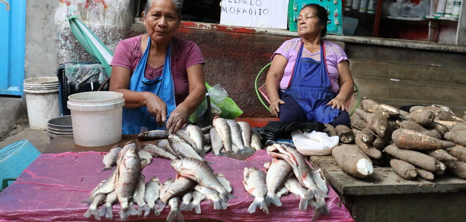 A hal a folyóból származik, amelyben az emberek egyfajta szimbiózisban élnek