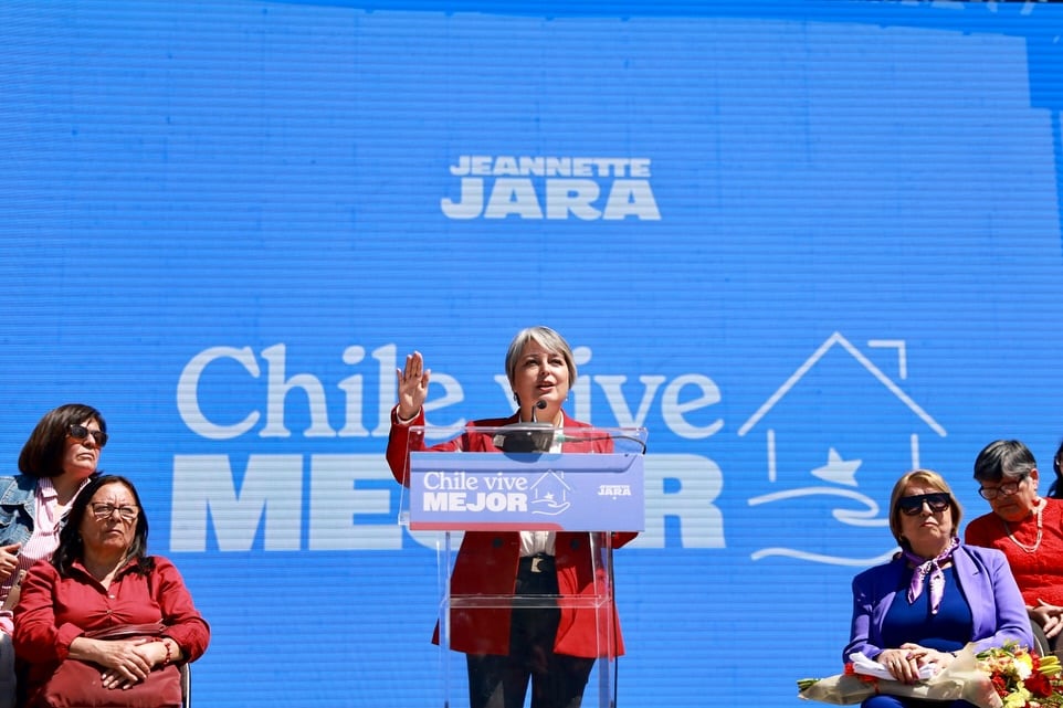 Jeannette Jara egy választási kampány rendezvényen a Santiago-i nagyvárosi régióban található San Joaquín településen szeptember végén