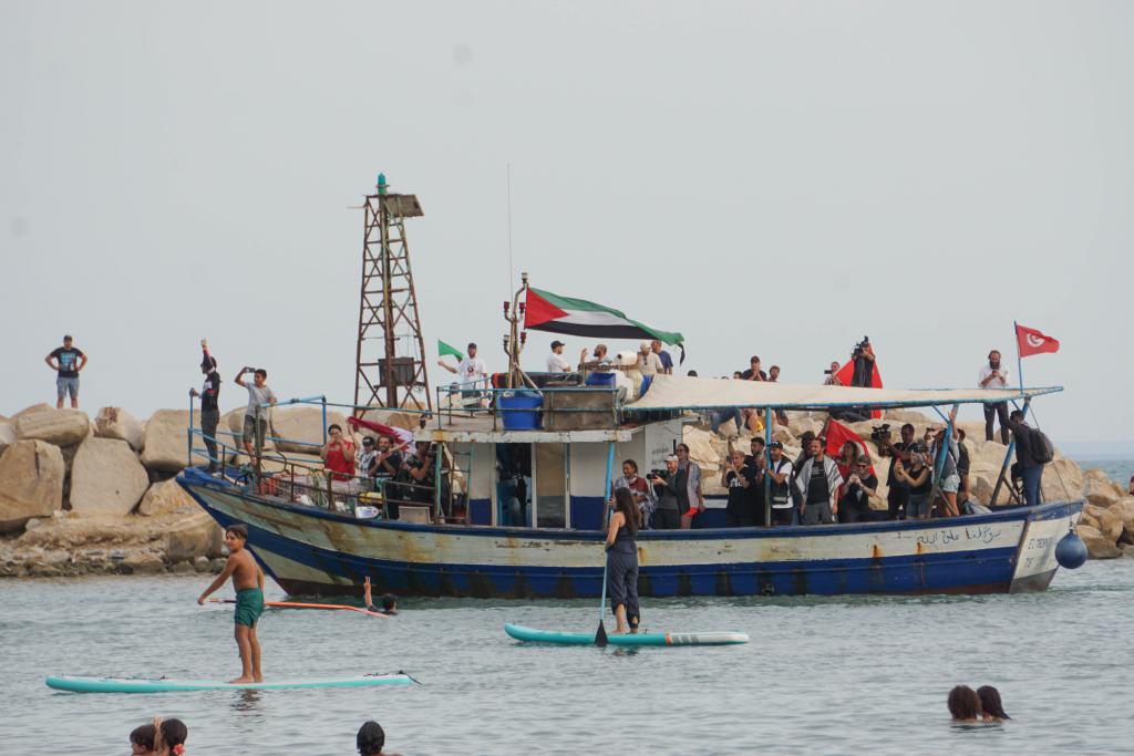 Több száz ember próbálta áttörni Izrael blokádját a Gázai övezetben, sokan őrizetbe kerültek