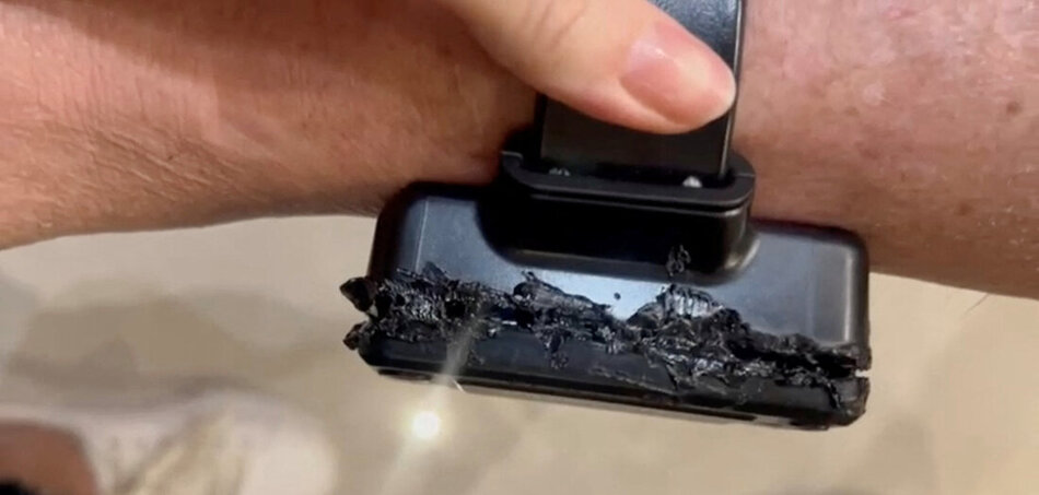 A bíróság felvételei mutatják a „kíváncsiságból” megrongált lábbilincset