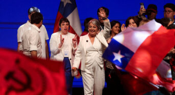 A baloldal és a szélsőjobboldal jutott be a második fordulóba Chilében