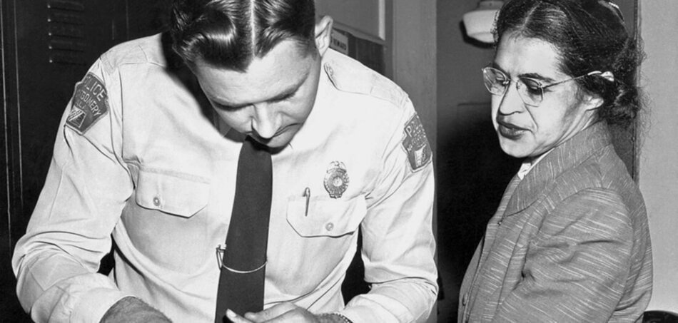 Még a letartóztatások sem tudták megfélemlíteni: Rosa Parks a montgomery-i rendőrkapitányságon
