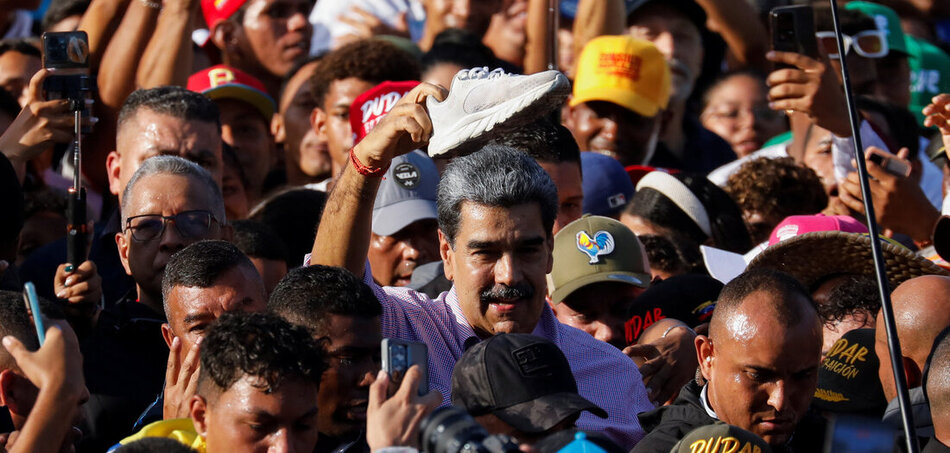 Marad a saját területén. Venezuela elnöke, Nicolás Maduro a kormánypárti PSUV tüntetésén Caracasban