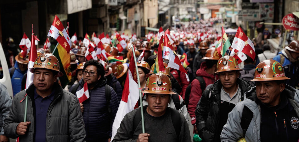Bányászok tiltakoznak Paz elnök intézkedései ellen