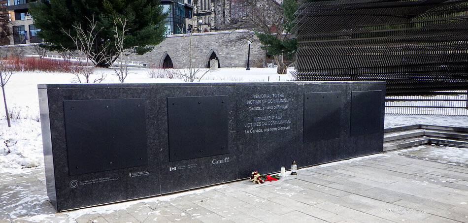 „Csendes” megemlékezés: A már gravírozott neveket táblákkal fedték le