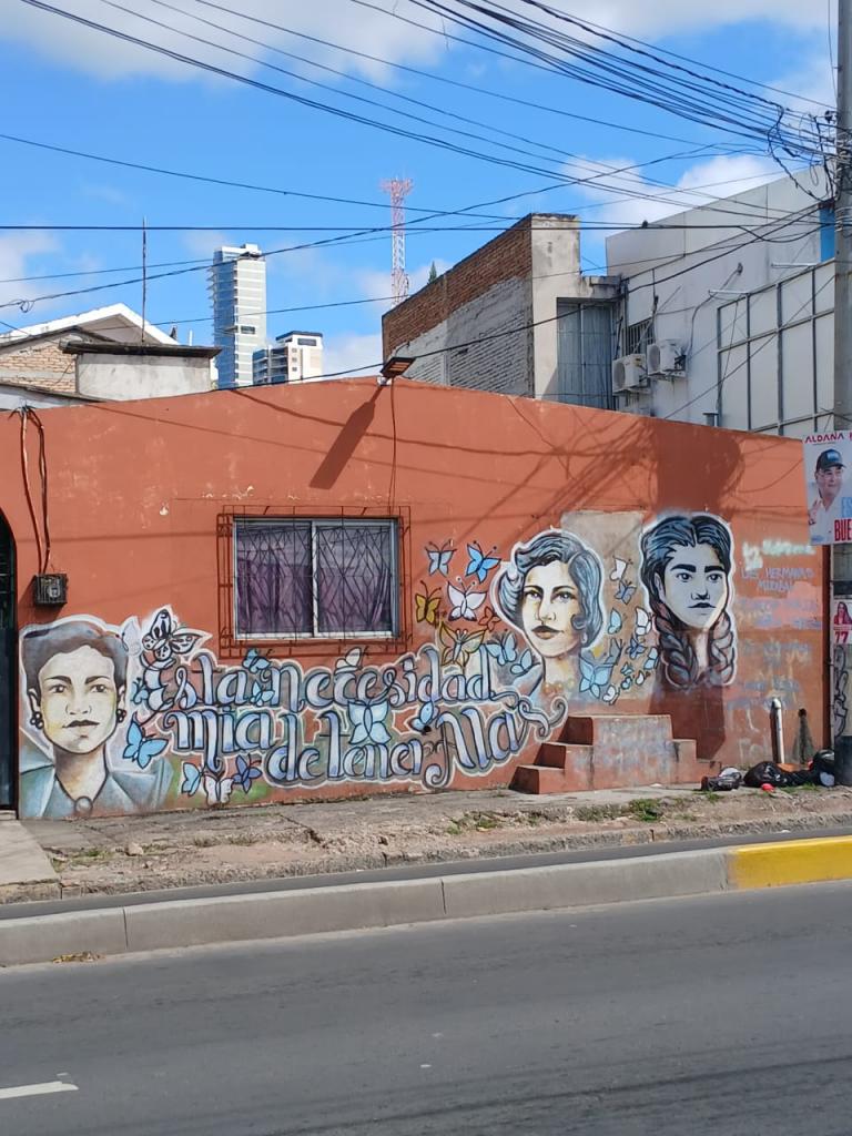 Falfestmény Las Mariposas emlékére Tegucigalpa-ban, Hondurasban