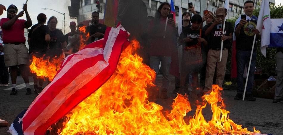 Néhány helyen vannak, akik tiltakoznak az amerikai imperializmus ellen. De a baloldali ellenmozgalmak jelenleg nem fejtenek ki igazi erőt (Panamaváros, 2025.12.20.)