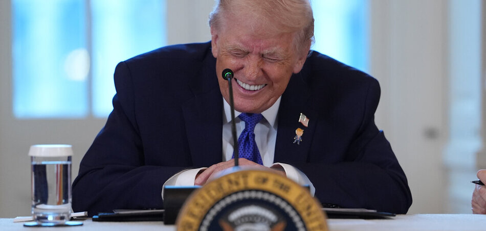 A pénztárgép cseng, a hadvezér mosolyog: Trump egy találkozón olajmágnásokkal