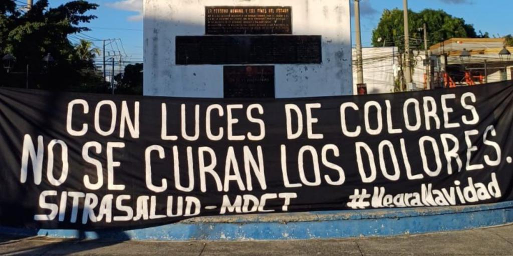 „Fekete karácsony”: tiltakozások San Salvadorban a karácsony előtti számos elbocsátás miatt az egészségügyi ágazatban