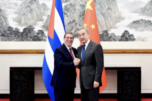 Kína és Kuba külügyminiszterei. Peking szolidaritásukat fejezték ki Havannával