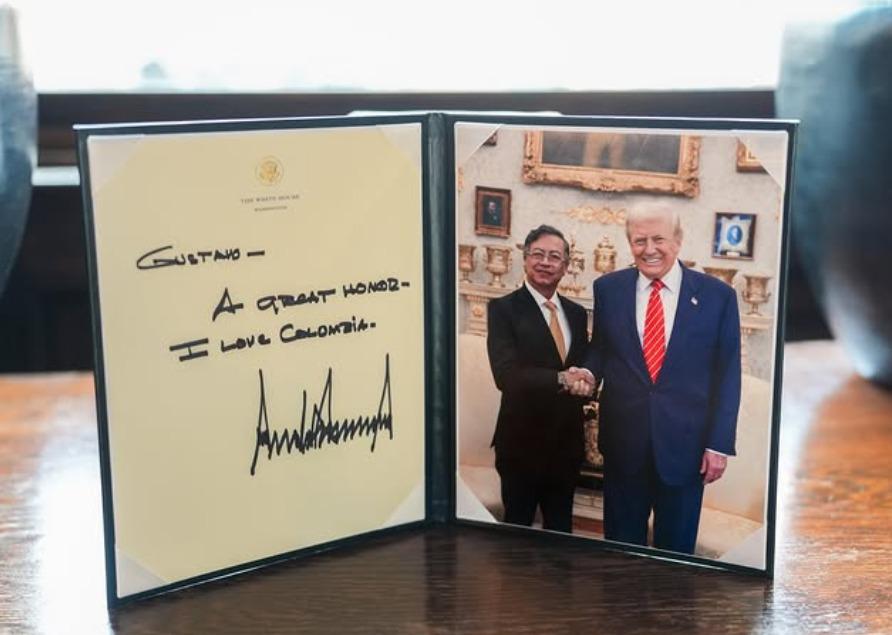 Mintha egy családi albumból lenne. Fotó Gustavo Petro Instagram-oldaláról