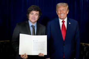 Trump jó kapcsolatokat ápol a régió különböző jobboldali kormányaival (a képen Argentína elnöke, Javier Milei társaságában)