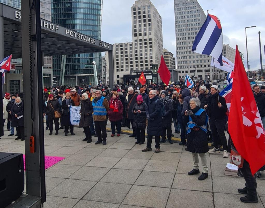 Világszerte tüntetnek Kubáért és szerveznek szolidaritási akciókat, itt egy szombati berlini tüntetés