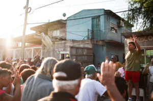 A marginalizáltakra figyelve: egy evangélikus mobilizál a Villa Fiorito munkásnegyedben