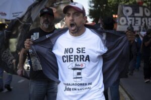 A Fate gumiabroncsgyár munkásai tiltakoznak munkahelyeik elvesztése ellen